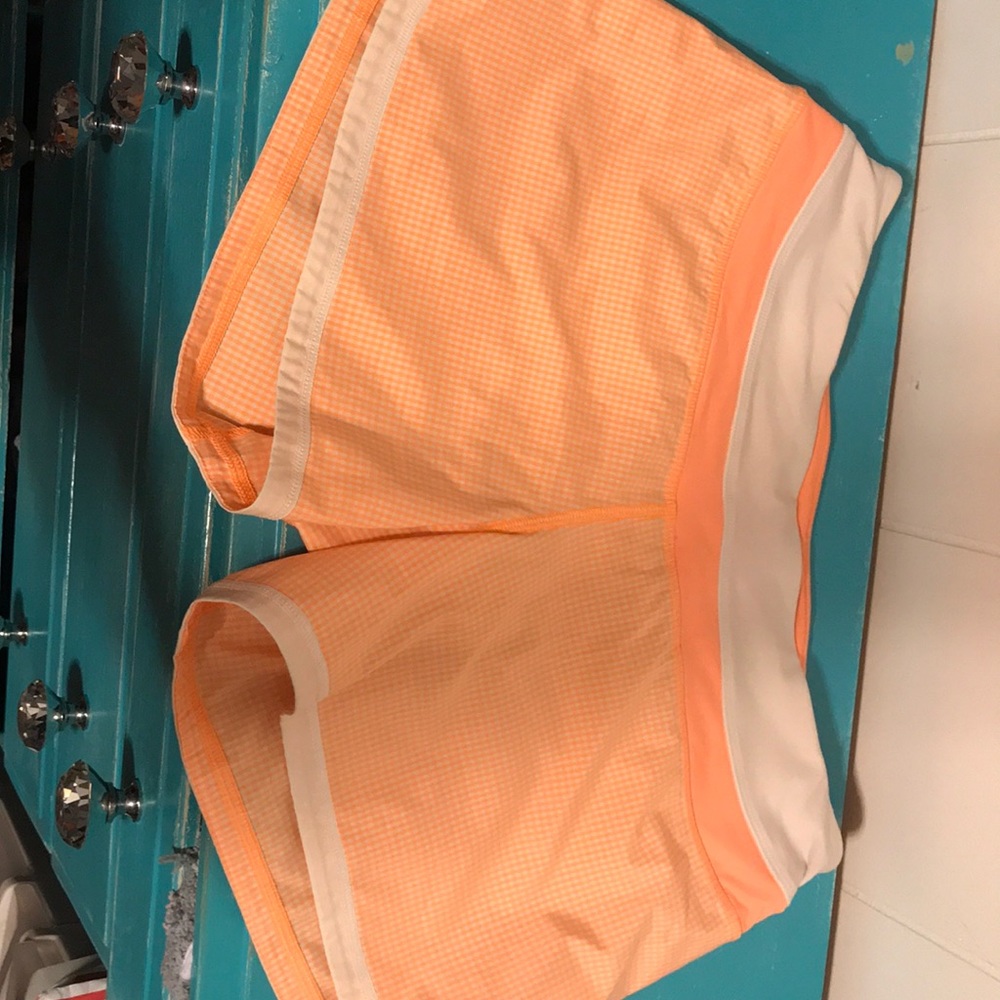 Size 6 Lulu shorts!